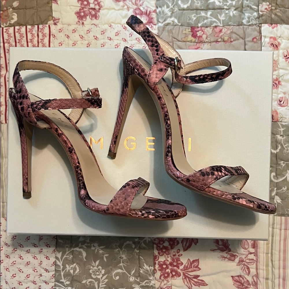 ✅ M. Gemi  Strappy sandal.